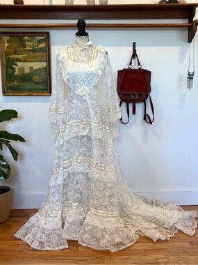 Vintage ILGWU Lace Wedding Dress Prairie Gothic Bridal Gown XS/S